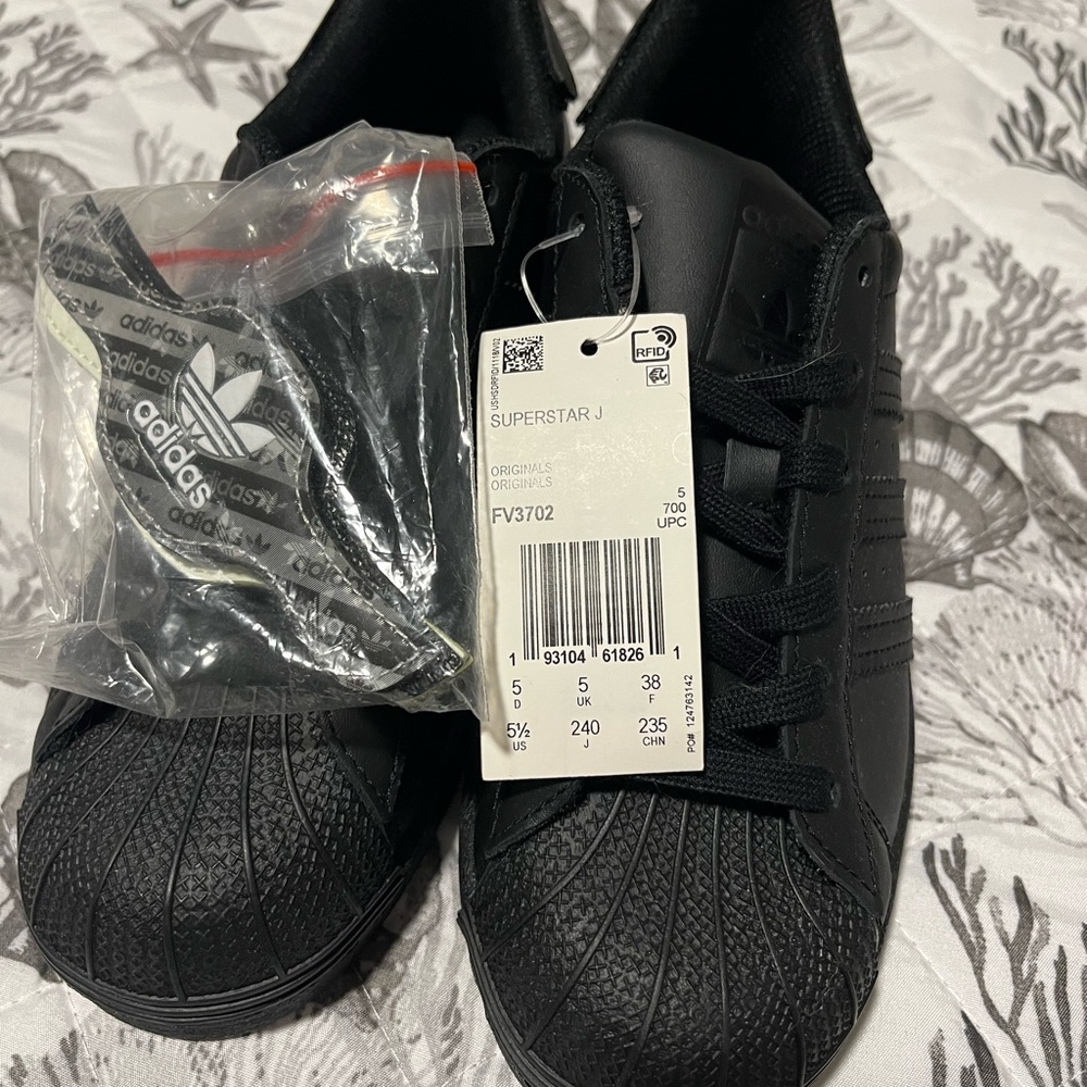 NWT Adidas Originals Superstar J size 5,5